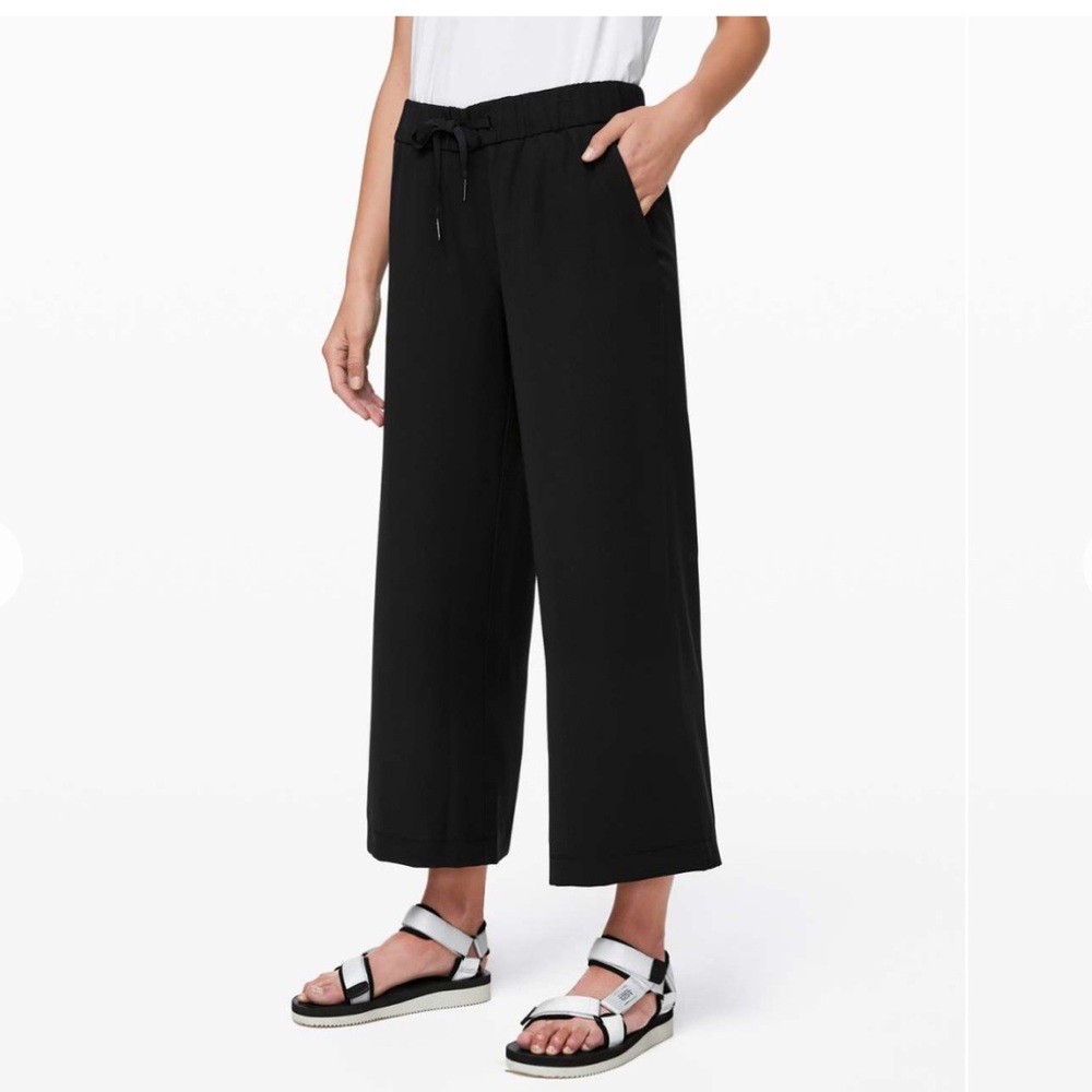 Lululemon On the Fly Wide-Leg 7/8 Pant Woven Size 6 Black